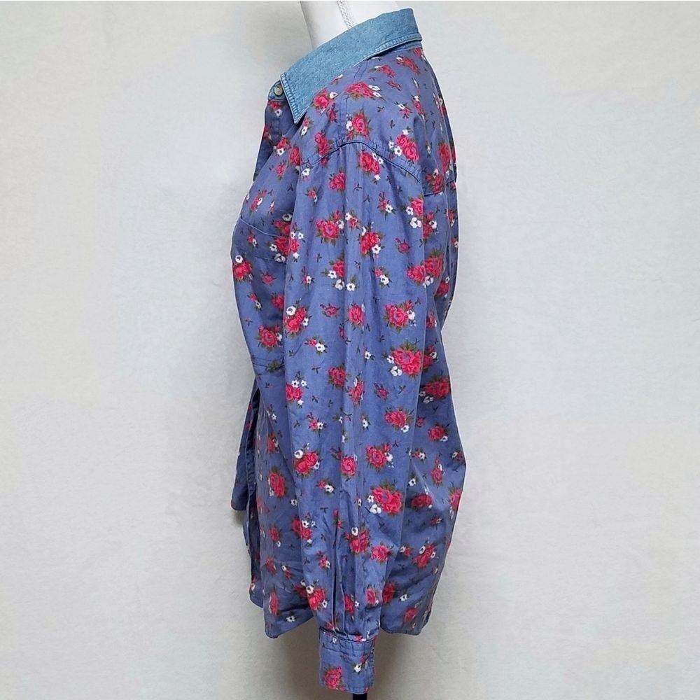VINTAGE Chic Red Rose Chambray Button Up Blouse - Picture 7 of 13